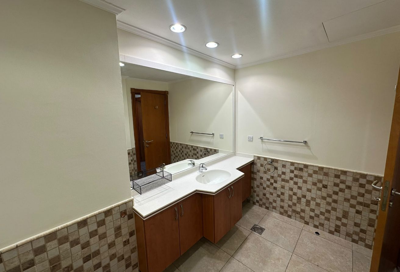Spacious 3BHK with maid Marina view high floor thumbnail 9