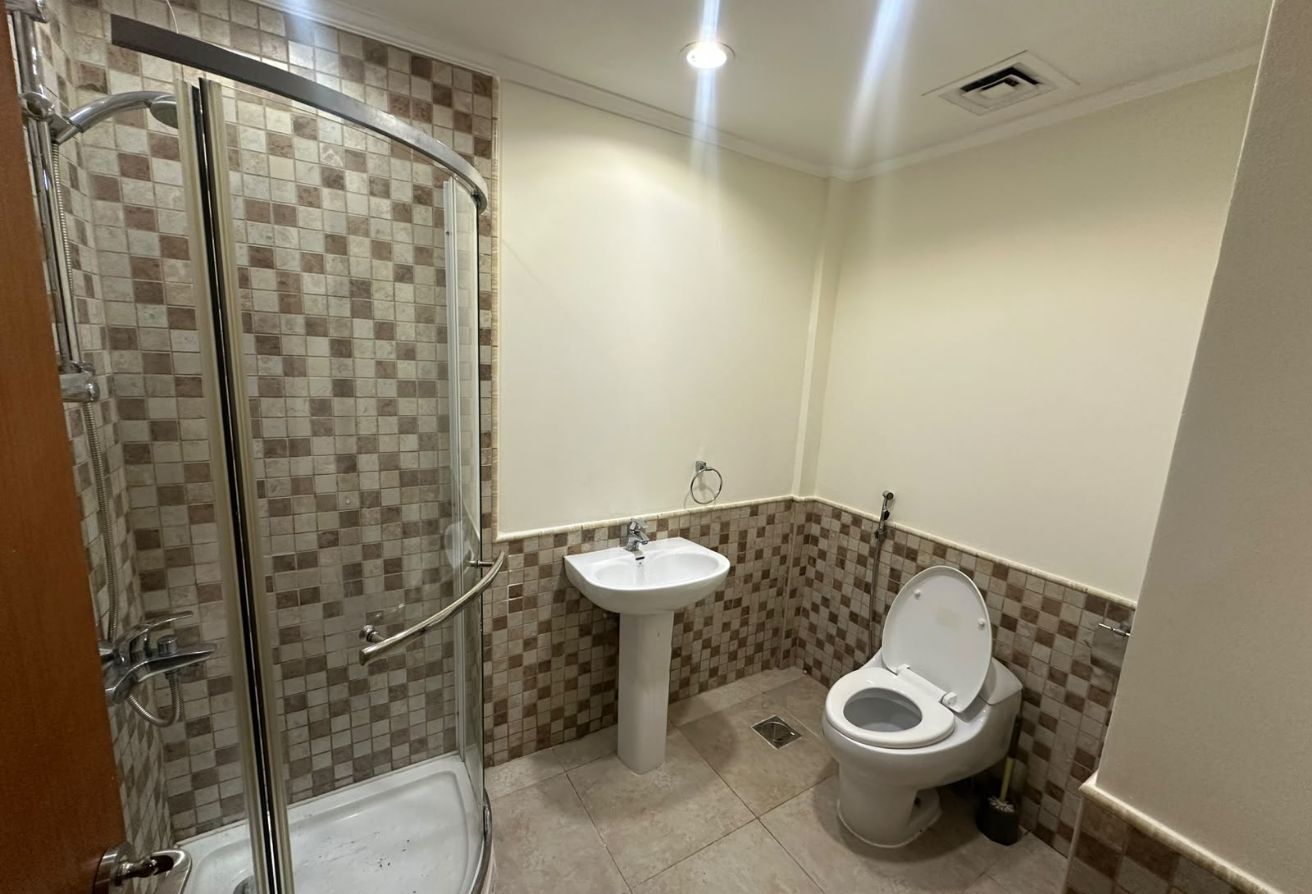 Spacious 3BHK with maid Marina view high floor thumbnail 8