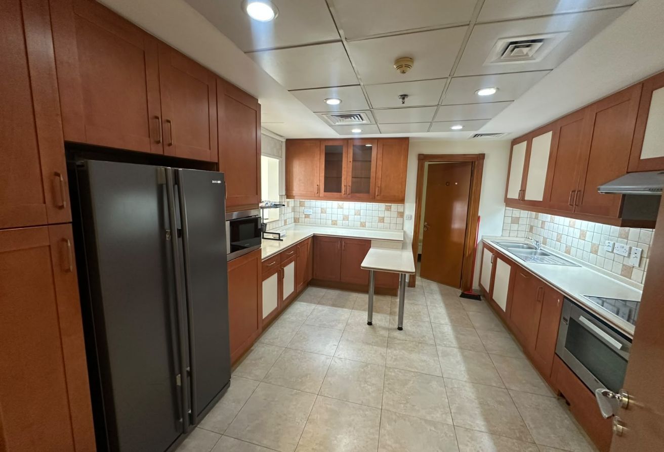 Spacious 3BHK with maid Marina view high floor thumbnail 10