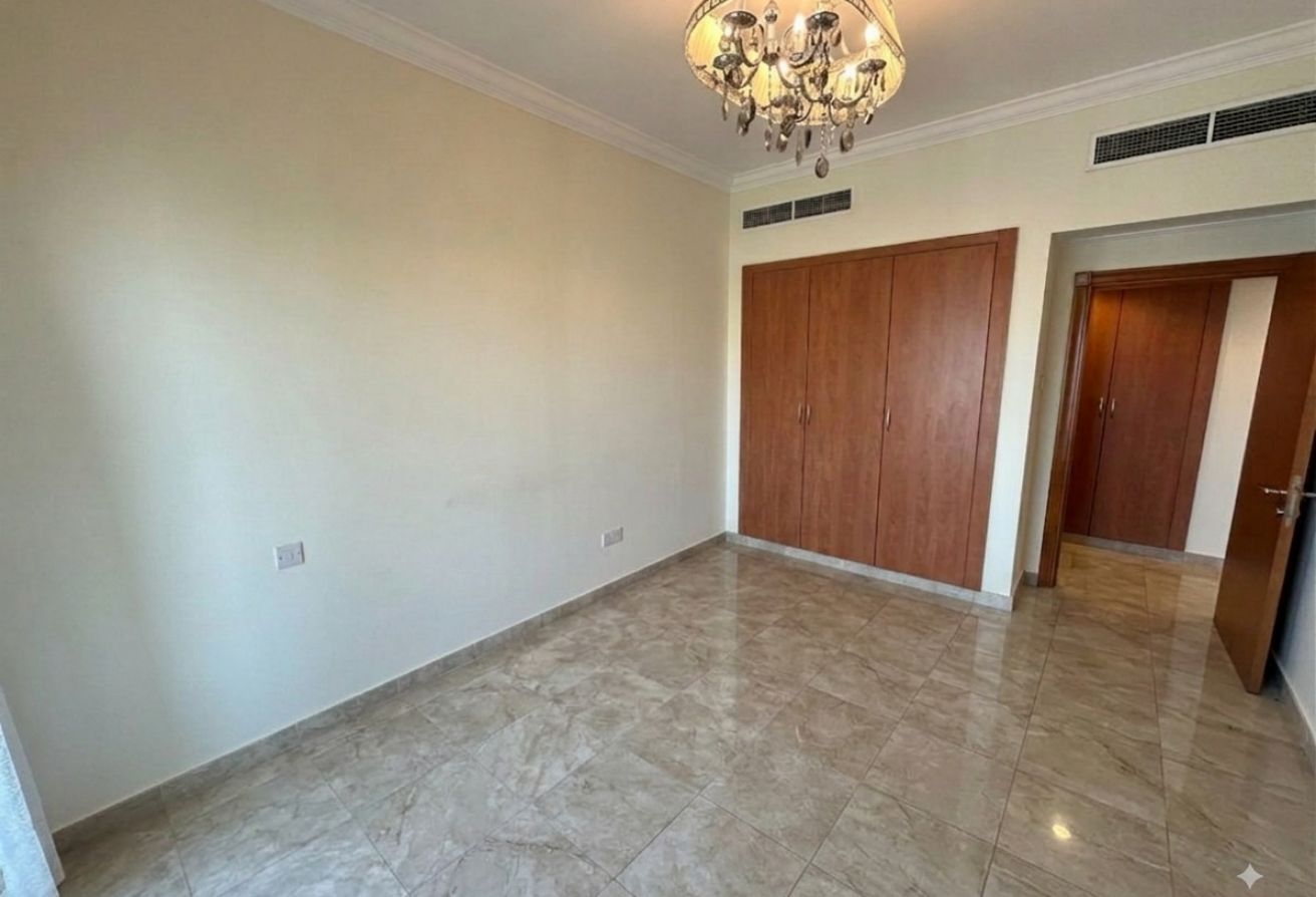 Spacious 3BHK with maid Marina view high floor thumbnail 4