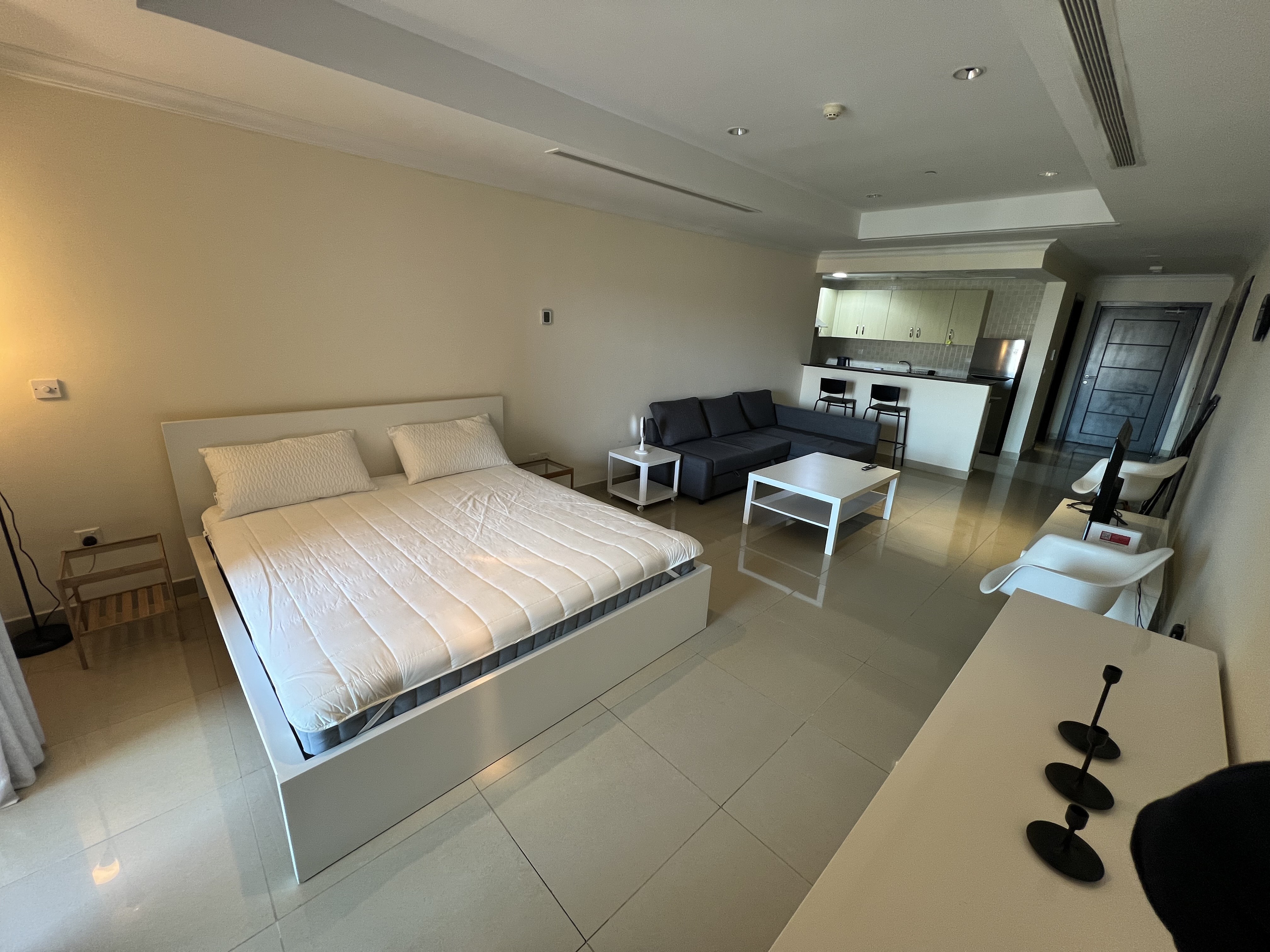 ELEGANT STUDIO | FURNISHED | BALCONY thumbnail 3
