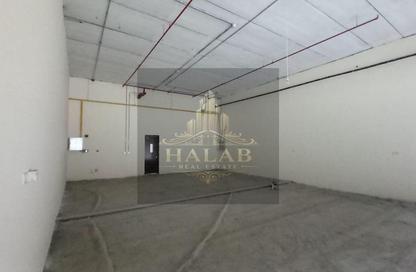 Shop - Studio - 7+ Bathrooms for rent in Izghawa - Izghawa - Doha