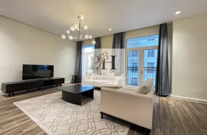 Apartment - 2 Bedrooms - 4 Bathrooms for rent in Floresta Gardens - Floresta Gardens - The Pearl Island - Doha