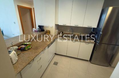 Apartment - 2 Bedrooms - 3 Bathrooms for rent in Viva West - Viva Bahriyah - The Pearl Island - Doha