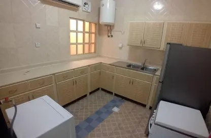 شقة - غرفة نوم - 1 حمام للايجار في ام غوالينا تجارية - ام غويلينا - أم غويلينا - الدوحة