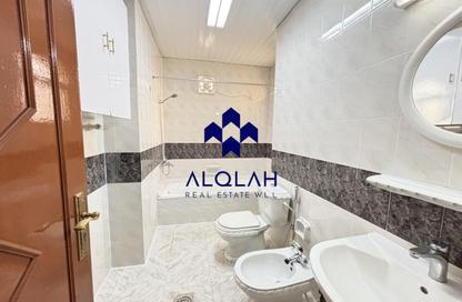 Apartment - 3 Bedrooms - 4 Bathrooms for rent in New Salata - Salata - Doha