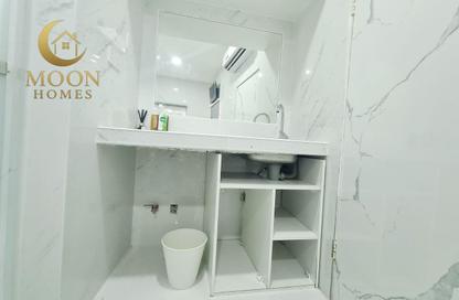 Apartment - Studio - 1 Bathroom for rent in Umm Ghuwailina 4 - Umm Ghuwailina - Doha