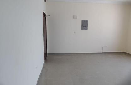 Apartment - 1 Bedroom - 1 Bathroom for rent in Umm Ghwailina Comm - Umm Ghuwalina - Umm Ghuwailina - Doha