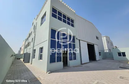 مخزن - استوديو - 6 حمامات للايجار في شارع الصناعية الشرقي - بركة العوامر - الوكرة