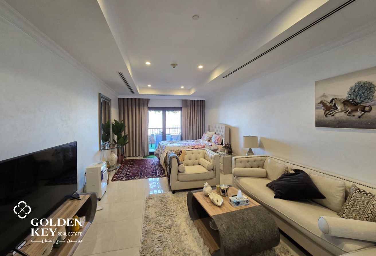 Marina View | Studio w/ Balcony | Bills Included