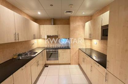 Apartment - 2 Bedrooms - 2 Bathrooms for rent in Tower 24 - Porto Arabia - The Pearl Island - Doha