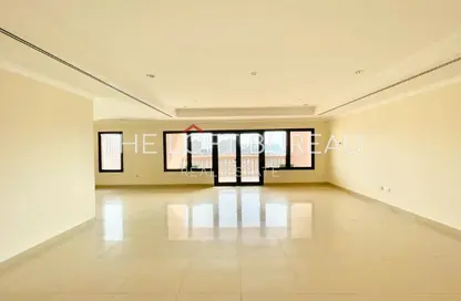 Apartment - 2 Bedrooms - 3 Bathrooms for sale in East Porto Drive - Porto Arabia - The Pearl Island - Doha