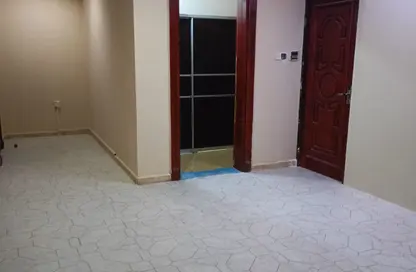 شقة - غرفة نوم - 1 حمام للايجار في شارع عقبة بن نافع - طريق المطار القديم - الدوحة