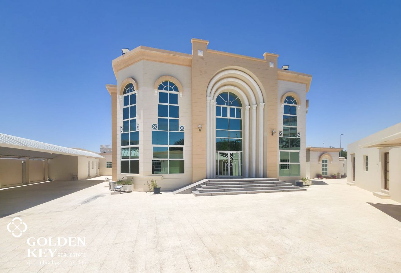 Ready Commercial Villa for Multiple Business Types