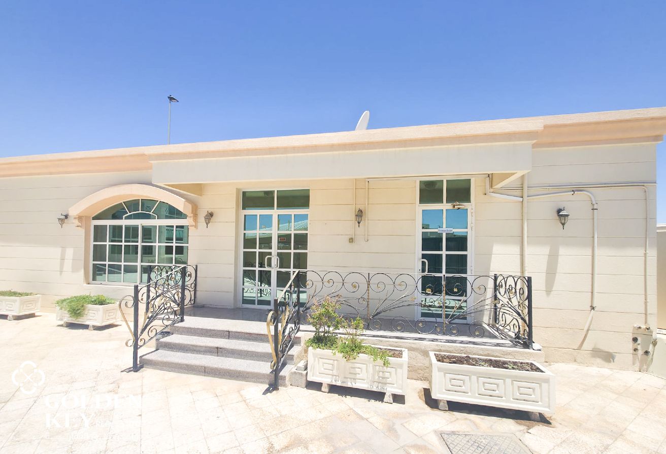 Ready Commercial Villa for Multiple Business Types