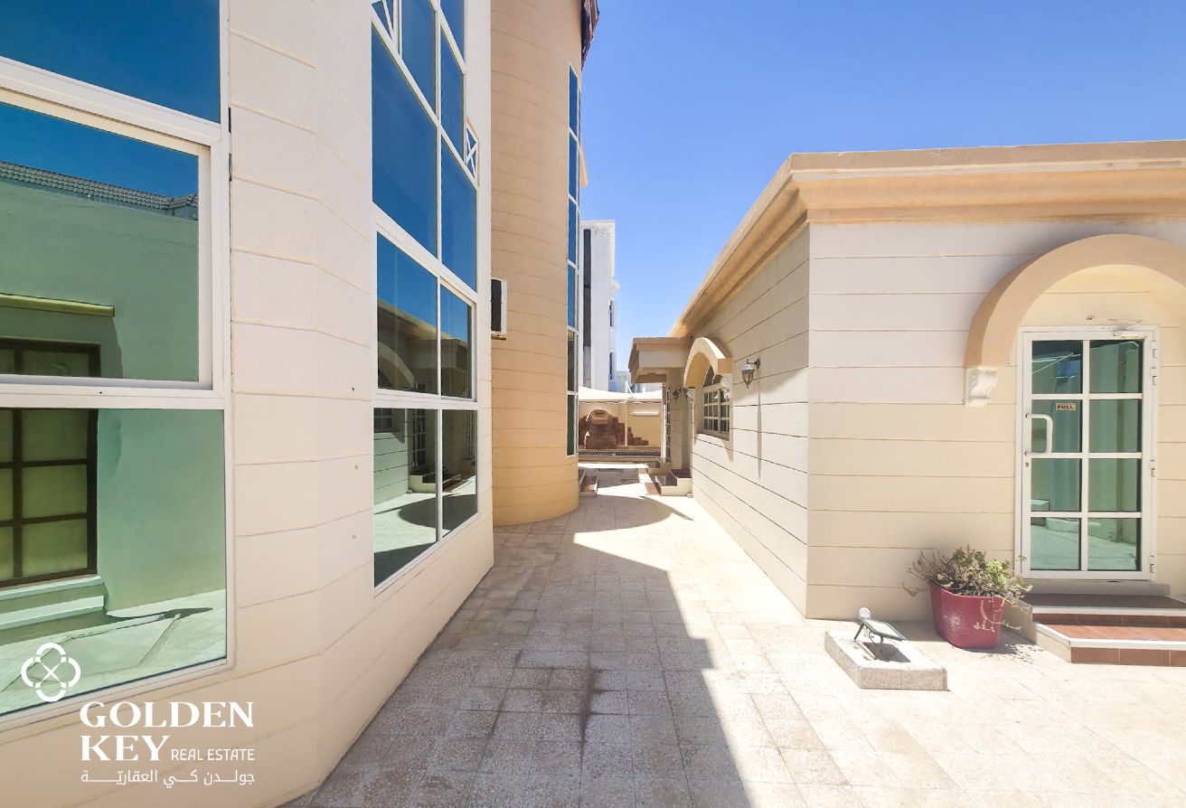 Ready Commercial Villa for Multiple Business Types