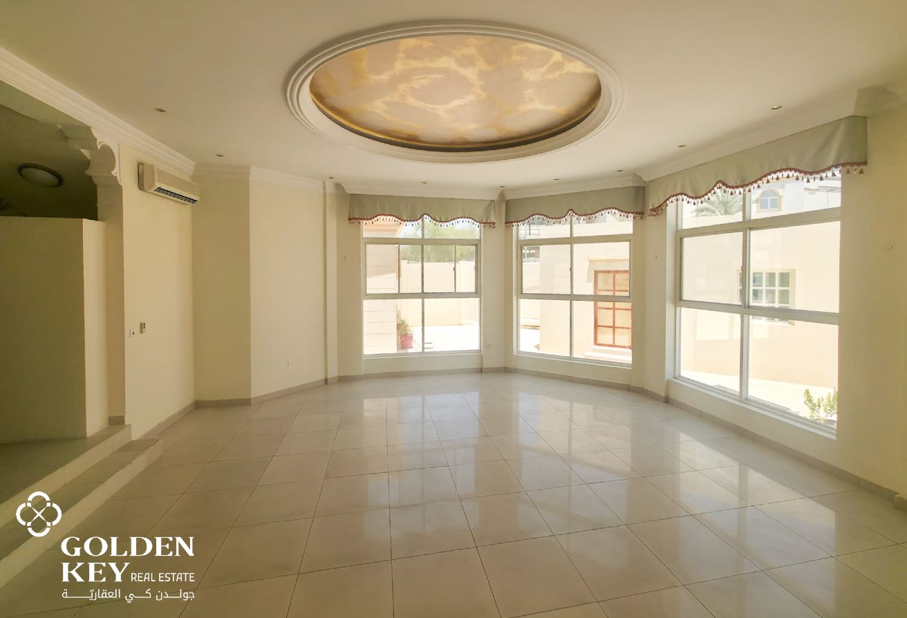 Ready Commercial Villa for Multiple Business Types
