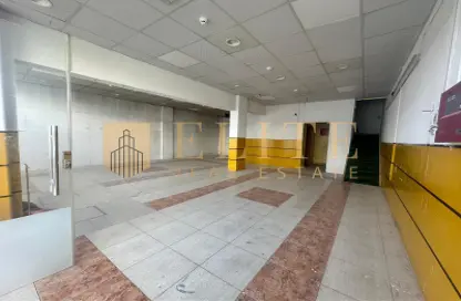 Shop - Studio - 2 Bathrooms for rent in Oriental Village - Al Aziziyah - Al Aziziyah - Doha