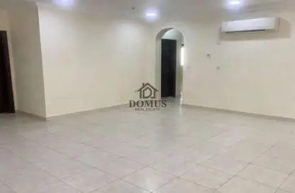 شقة - 3 غرف نوم - 3 حمامات للايجار في شارع النصر - النصر - الدوحة