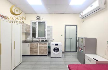 Apartment - Studio - 1 Bathroom for rent in Umm Ghwailina Comm - Umm Ghuwalina - Umm Ghuwailina - Doha