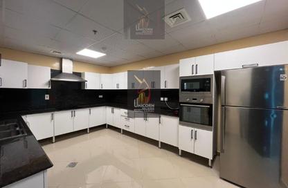 Apartment - 2 Bedrooms - 3 Bathrooms for rent in West Bay Tower - West Bay - West Bay - Doha