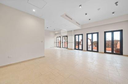 Townhouse - 2 Bedrooms - 3 Bathrooms for rent in Waterfront Townhouses - Qanat Quartier - The Pearl Island - Doha