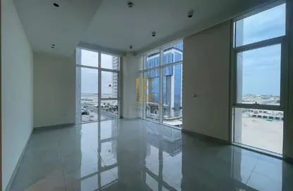 Apartment - 2 Bedrooms - 3 Bathrooms for rent in Blossom Tower - Lusail