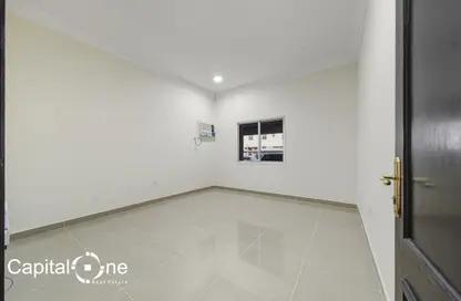 Apartment - 3 Bedrooms - 2 Bathrooms for rent in Bin Omran 35 - Fereej Bin Omran - Doha