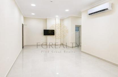 Apartment - 2 Bedrooms - 2 Bathrooms for rent in Al Nasr Street - Al Nasr - Doha