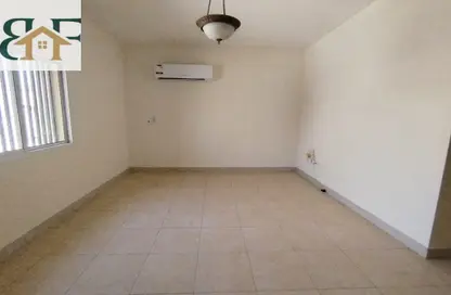 شقة - 2 غرف نوم - 2 حمامات للايجار في فريج بن عمران - الدوحة