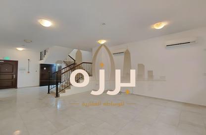 فيلا - 3 غرف نوم - 4 حمامات للايجار في اللقطة - اللقطة - الدوحة