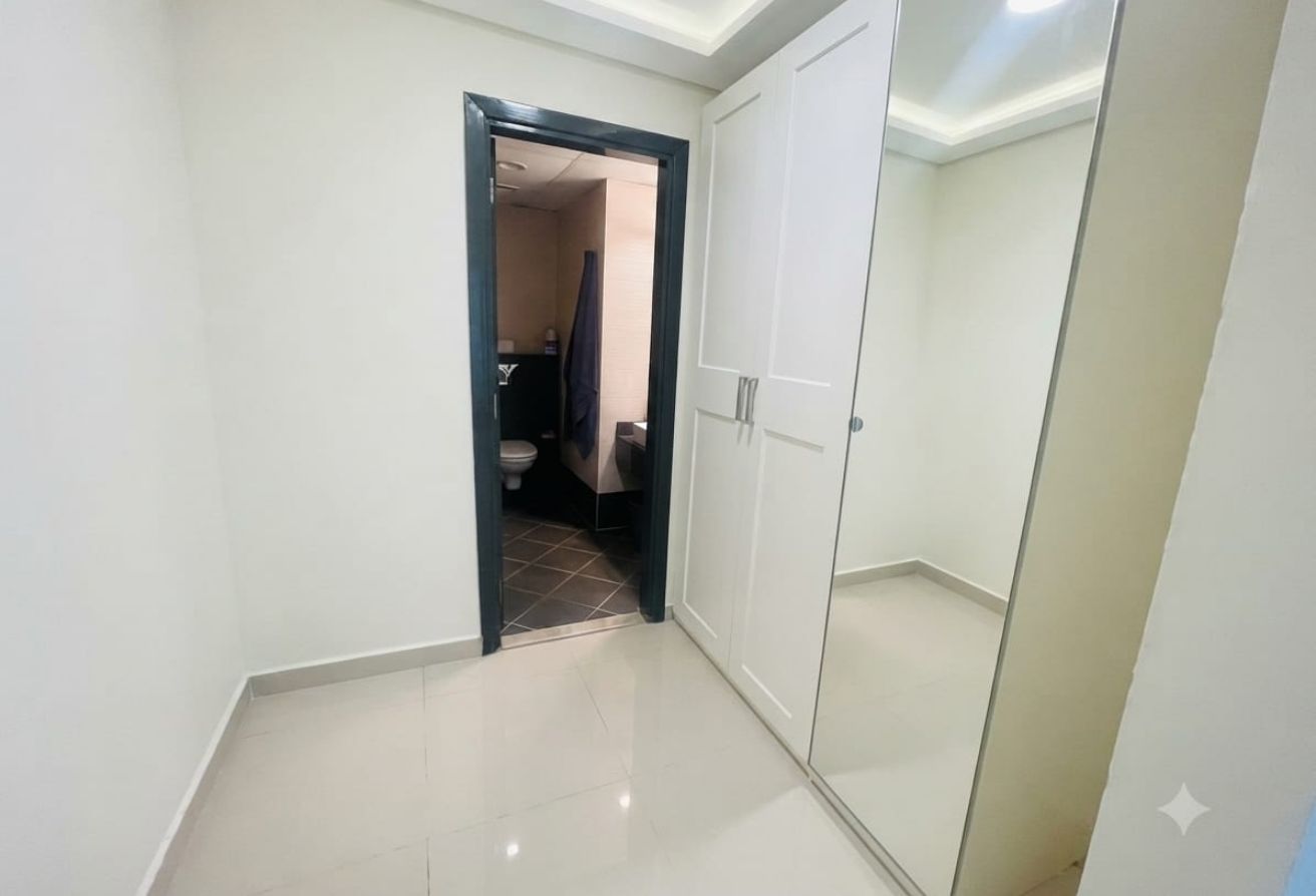 ELEGANT 1BEDROOM FULLY FURNISHED WITH BALCONY thumbnail 5