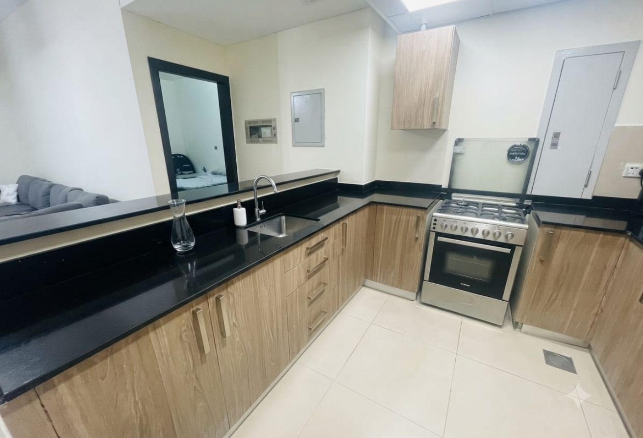 ELEGANT 1BEDROOM FULLY FURNISHED WITH BALCONY thumbnail 6