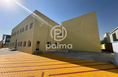 Warehouse - Studio - 3 Bathrooms for rent in East Industrial Street - Birkat Al Awamer - Al Wakra