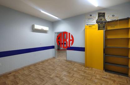 Office Space - Studio - 1 Bathroom for rent in Bin Omran 35 - Fereej Bin Omran - Doha