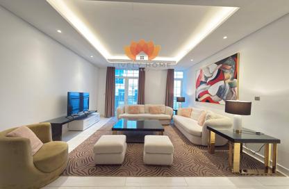 Apartment - 2 Bedrooms - 3 Bathrooms for rent in Floresta Gardens - Floresta Gardens - The Pearl Island - Doha