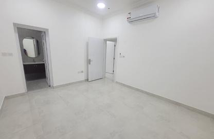 Apartment - 2 Bedrooms - 2 Bathrooms for rent in Bin Dirham 1 - Al Mansoura - Doha
