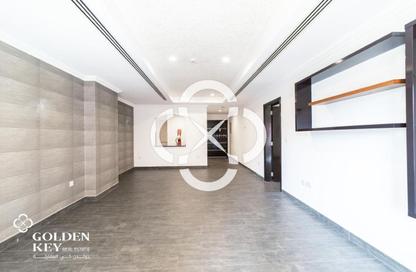 Apartment - 1 Bedroom - 2 Bathrooms for rent in West Porto Drive - Porto Arabia - The Pearl Island - Doha