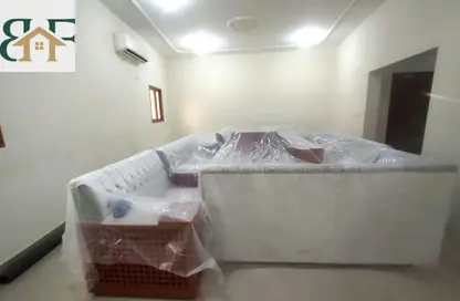 Apartment - 3 Bedrooms - 2 Bathrooms for rent in Umm Ghwailina Comm - Umm Ghuwalina - Umm Ghuwailina - Doha