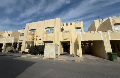 فيلا - 4 غرف نوم - 4 حمامات للايجار في الغرافة - الغرافة - الدوحة