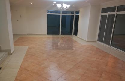 مجمع سكني - 4 - 4 للايجار في شارع المطار القديم - طريق المطار القديم - الدوحة