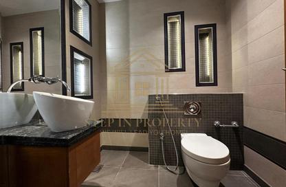 Apartment - 2 Bedrooms - 2 Bathrooms for rent in Floresta Gardens - Floresta Gardens - The Pearl Island - Doha