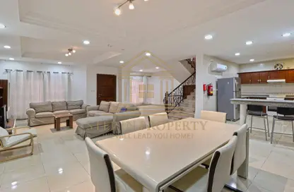 فيلا - 3 غرف نوم - 4 حمامات للايجار في شارع ام السنيم - عين خالد - الدوحة