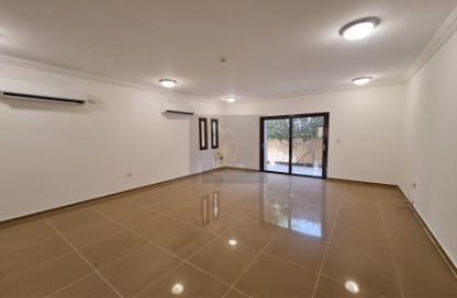 Compound - 4 Bedrooms - 3 Bathrooms for rent in Al Nuaija Street - Al Nuaija - Doha