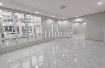 Villa - 4 Bedrooms - 4 Bathrooms for rent in Muraikh - AlMuraikh - Doha
