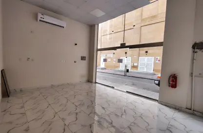 Shop - Studio for rent in Umm Ghuwailina - Doha