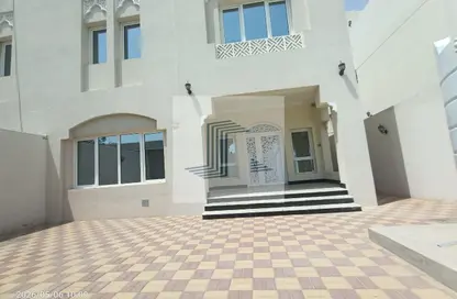 Villa - 5 Bedrooms - 4 Bathrooms for rent in Bu Hamour Street - Abu Hamour - Doha