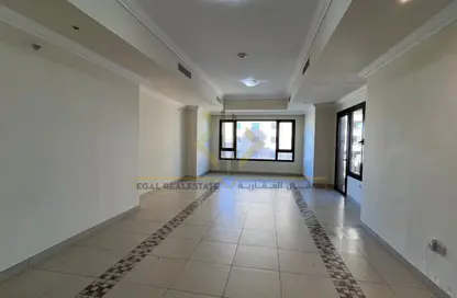 Apartment - 1 Bedroom - 2 Bathrooms for rent in West Porto Drive - Porto Arabia - The Pearl Island - Doha