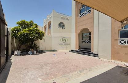 Villa - 6 Bedrooms - 5 Bathrooms for rent in Ain Khaled Villas - Ain Khaled - Doha