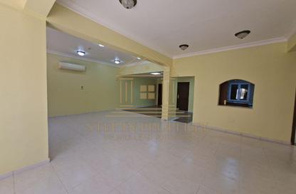 Apartment - 2 Bedrooms - 2 Bathrooms for rent in Al Mansoura - Al Mansoura - Doha
